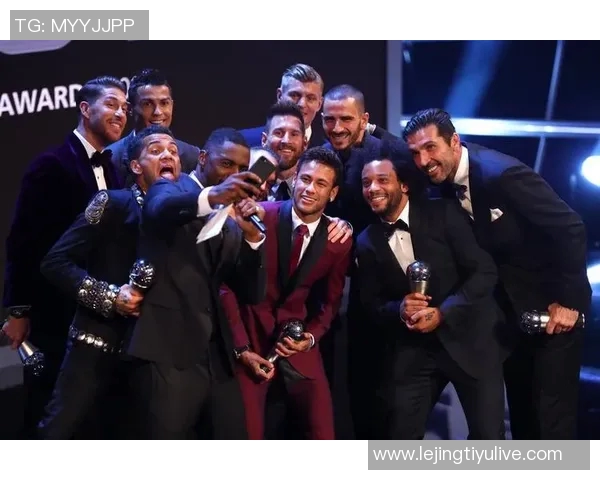 梅西与滕杜卡尔同框合影传奇球星互赠10号球衣展现友谊