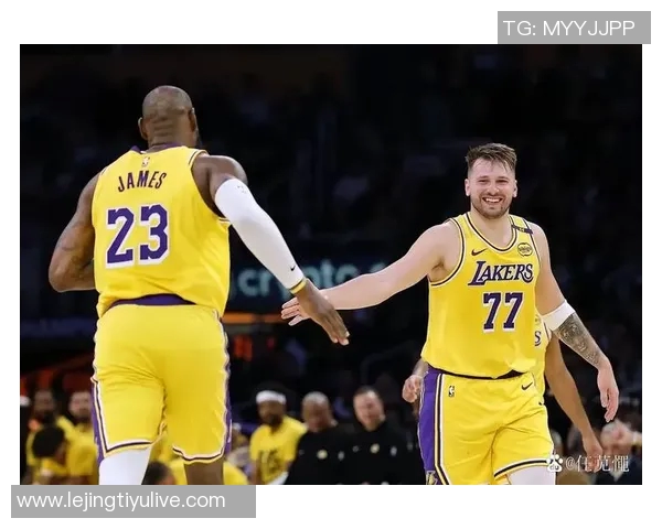 湖人一周内成功掌控东契奇与里夫斯的比赛策略分析 湖人一周内成功掌控东契奇与里夫斯的比赛策略分析