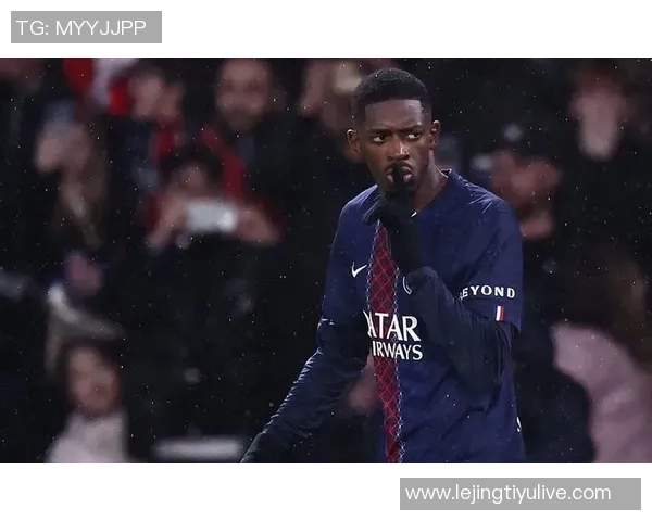 登贝莱神仙吊射令里尔门将傻眼躺球门内沉思人生瞬间成笑谈 登贝莱神仙吊射令里尔门将傻眼躺球门内沉思人生瞬间成笑谈