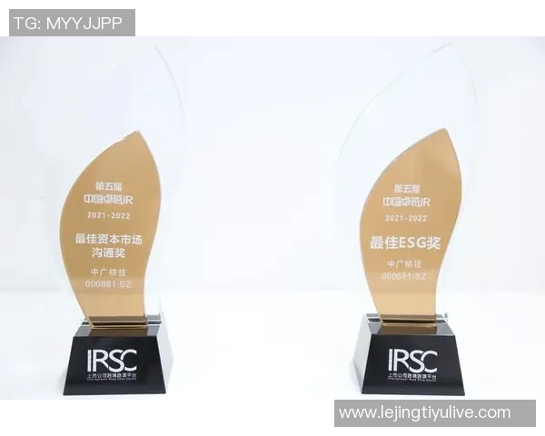 PFA特别贡献奖颁给埃利奥特以表彰其在U21欧洲杯中的卓越表现 PFA特别贡献奖颁给埃利奥特以表彰其在U21欧洲杯中的卓越表现